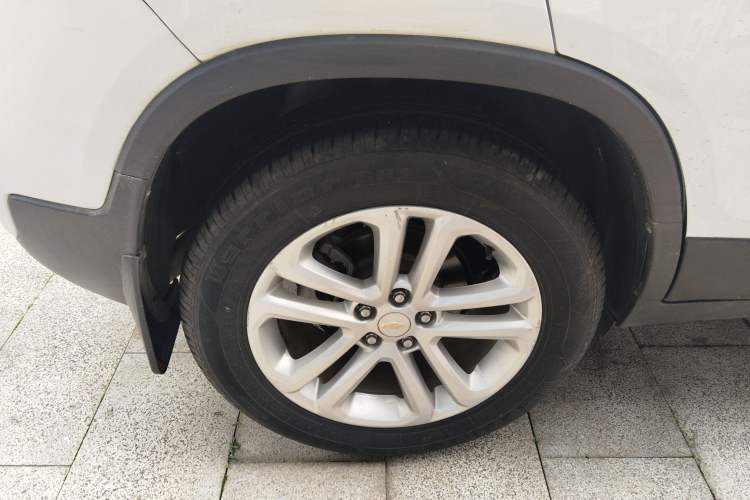 Used Chevrolet Trax 2018 330T Automatic Two-Wheel Drive Elite Model Exterior 2