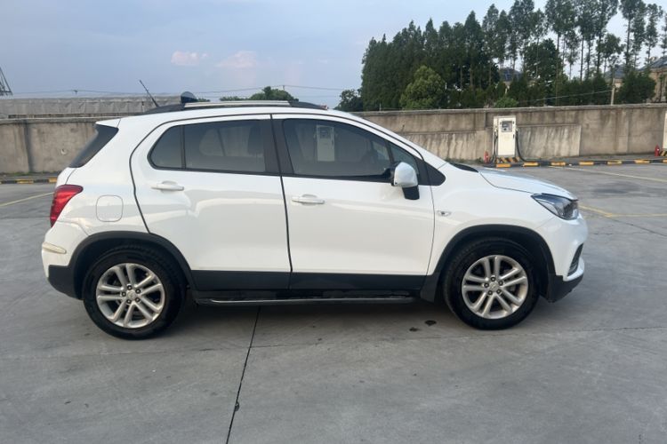 Used Chevrolet Trax 2018 330T Automatic Two-Wheel Drive Elite Model Exterior 3
