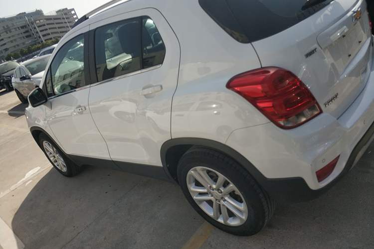 Used Chevrolet Trax 2018 330T Automatic All-Wheel-Drive Flagship Model Exterior 3