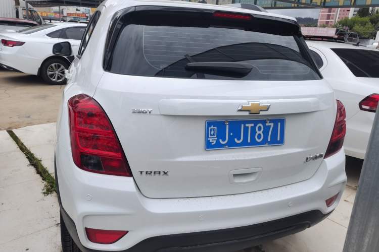 Used Chevrolet Trax 2018 330T Manual Transmission Two-Wheel Drive Comfort Version Exterior 4