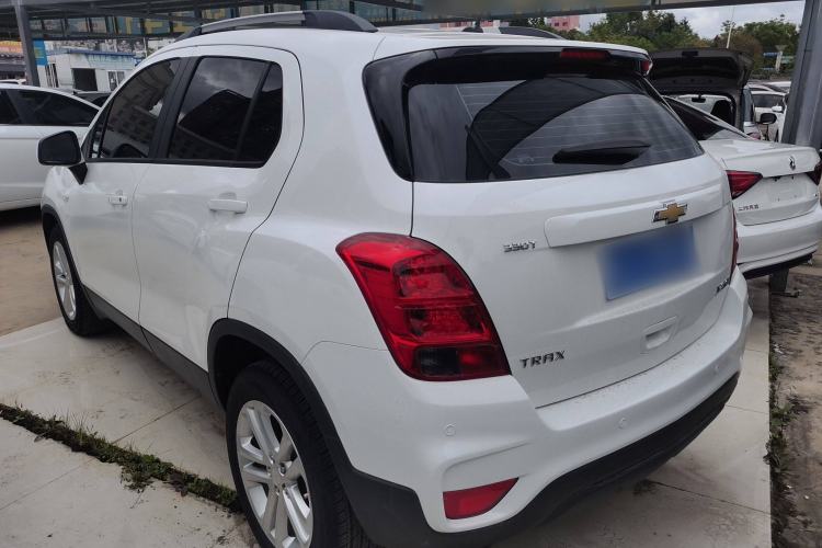 Used Chevrolet Trax 2018 330T Manual Transmission Two-Wheel Drive Comfort Version Exterior 5