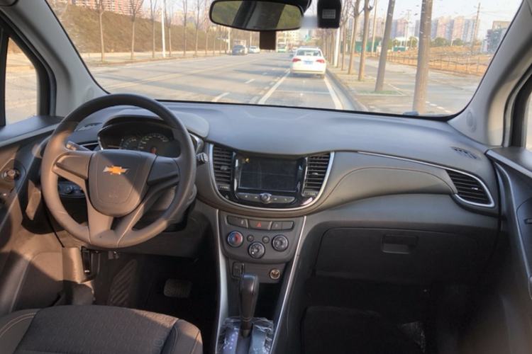 Used Chevrolet Trax 2018 330T Automatic Two-Wheel Drive Elite Model Exterior 5