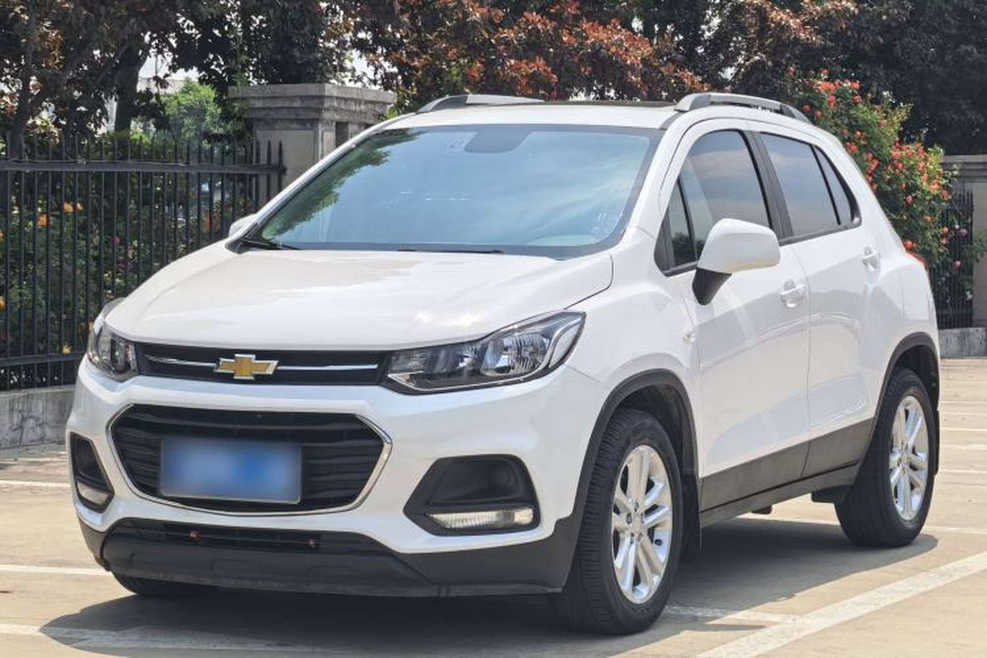 Used Chevrolet Trax 2018 330T Manual Transmission Two-Wheel Drive Comfort Version Front Left 45 Deg