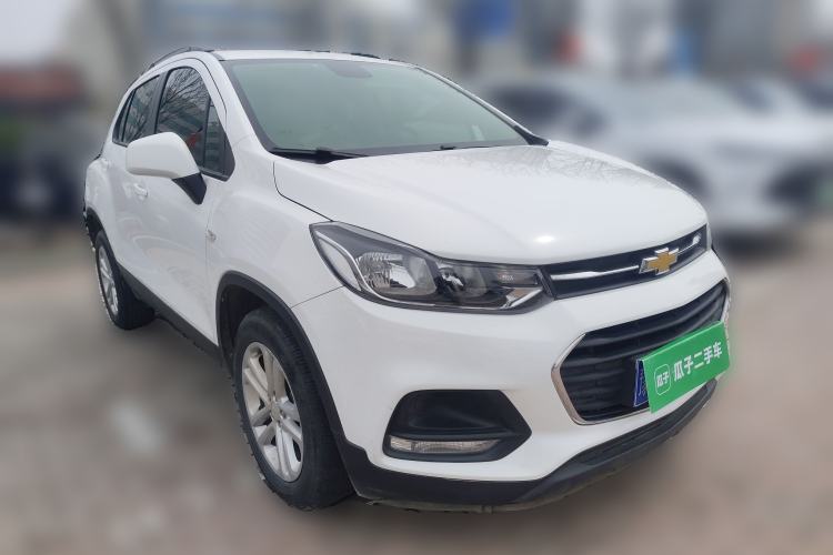 Used Chevrolet Trax 2018 330T Automatic Two-Wheel Drive Elite Model Front Right 45 Deg