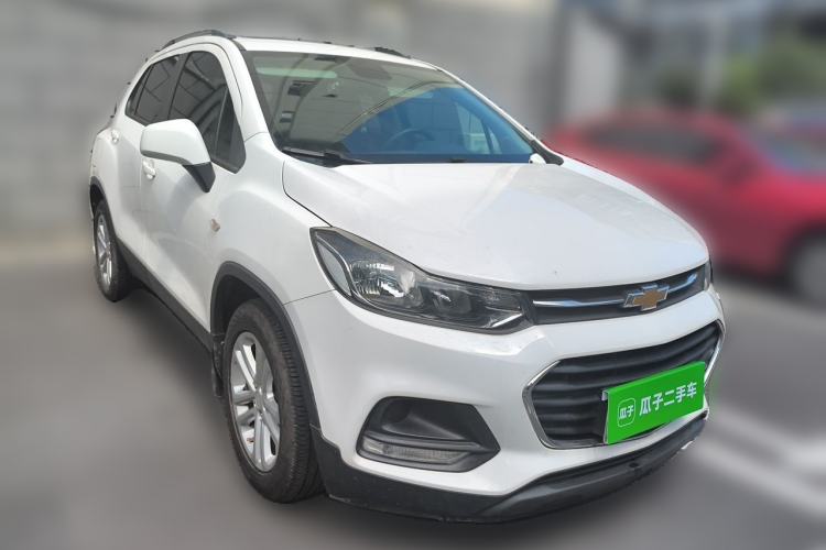 Used Chevrolet Trax 2018 330T Automatic Two-Wheel Drive Elite Model Front Right 45 Deg