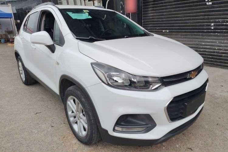 Used Chevrolet Trax 2018 330T Automatic Two-Wheel Drive Elite Model Front Right 45 Deg
