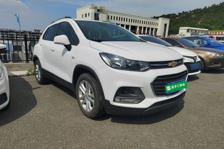 Used Chevrolet Trax 2018 330T Automatic Two-Wheel Drive Elite Model Front Right 45 Deg