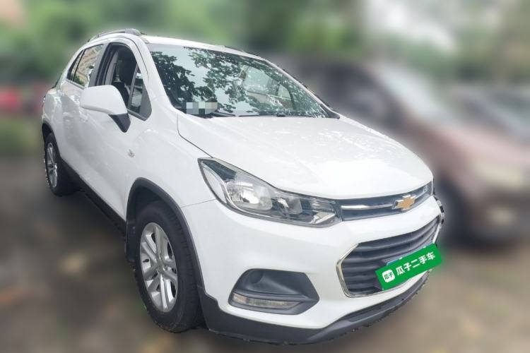 Used Chevrolet Trax 2018 330T Automatic Two-Wheel Drive Elite Model Front Right 45 Deg