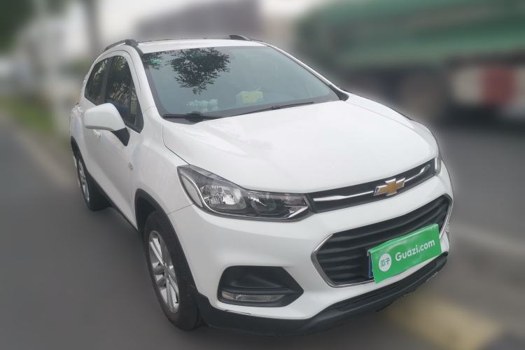 Used Chevrolet Trax 2018 330T Automatic Two-Wheel Drive Elite Model Front Right 45 Deg