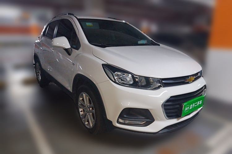 Used Chevrolet Trax 2018 330T Manual Transmission Two-Wheel Drive Comfort Version Front Right 45 Deg