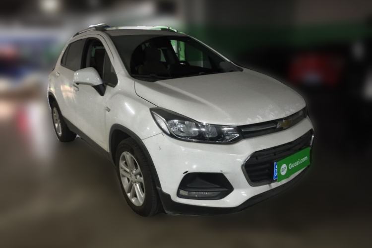Used Chevrolet Trax 2018 330T Automatic Two-Wheel Drive Elite Model Front Right 45 Deg