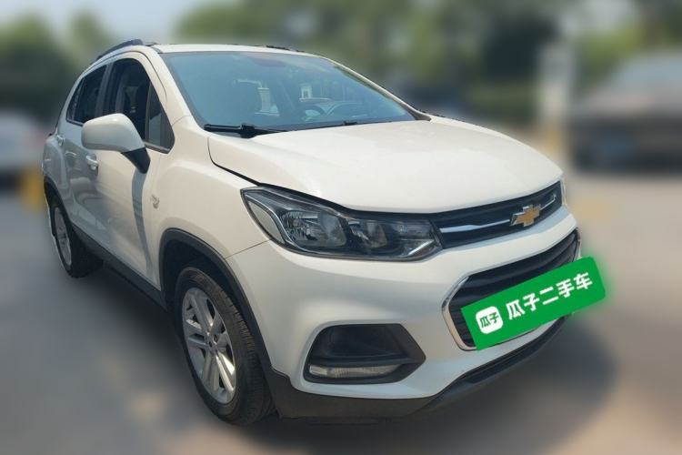 Used Chevrolet Trax 2018 330T Automatic Two-Wheel Drive Elite Model Front Right 45 Deg