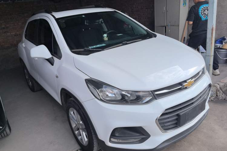 Used Chevrolet Trax 2018 330T Automatic Two-Wheel Drive Elite Model Front Right 45 Deg