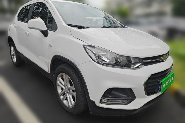 Used Chevrolet Trax 2018 330T Automatic Two-Wheel Drive Elite Model Front Right 45 Deg