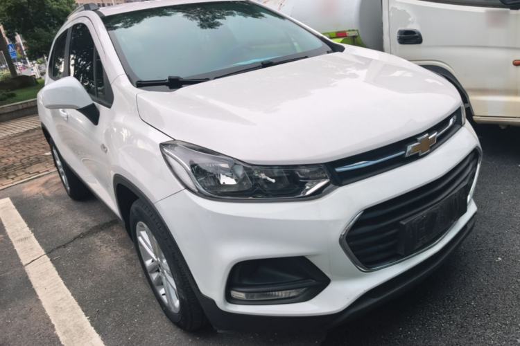 Used Chevrolet Trax 2018 330T Automatic Two-Wheel Drive Elite Model Front Right 45 Deg