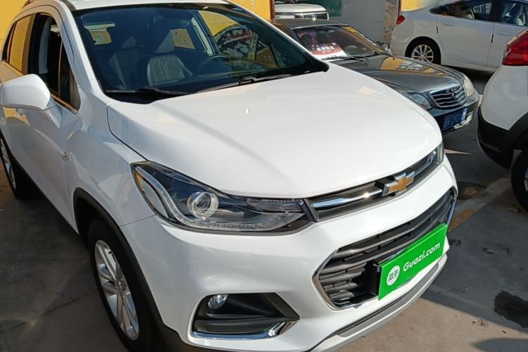 Used Chevrolet Trax 2018 330T Automatic Two-Wheel Drive Luxury Model Front Right 45 Deg