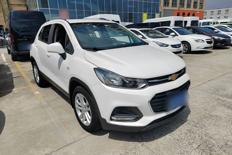 Used Chevrolet Trax 2018 330T Manual Transmission Two-Wheel Drive Comfort Version Front Right 45 Deg