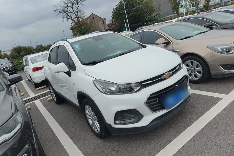 Used Chevrolet Trax 2018 330T Automatic Two-Wheel Drive Elite Model Front Right 45 Deg