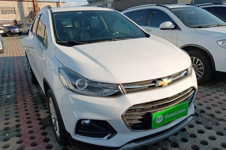 Used Chevrolet Trax 2018 330T Automatic Two-Wheel Drive Luxury Model Front Right 45 Deg