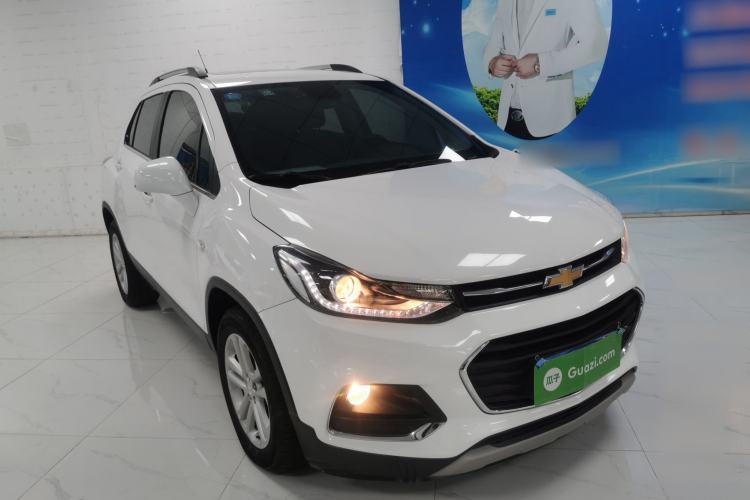 Used Chevrolet Trax 2018 330T Automatic Two-Wheel Drive Luxury Model Front Right 45 Deg