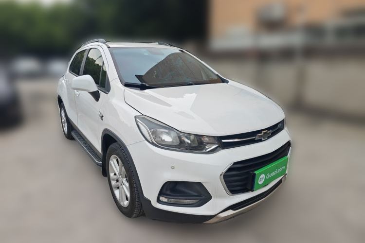 Used Chevrolet Trax 2018 330T Automatic Two-Wheel Drive Elite Model Front Right 45 Deg