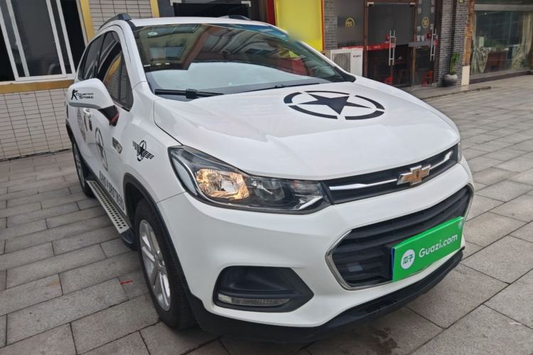 Used Chevrolet Trax 2018 330T Automatic Two-Wheel Drive Elite Model Front Right 45 Deg