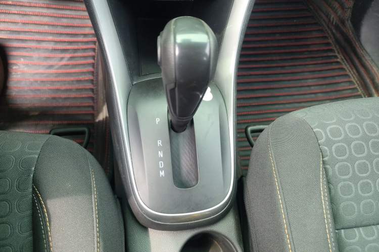 Used Chevrolet Trax 2018 330T Automatic Two-Wheel Drive Elite Model Gear Lever