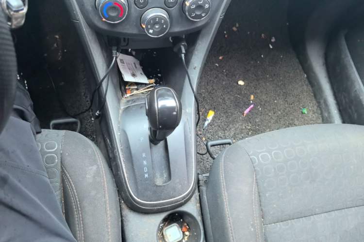 Used Chevrolet Trax 2018 330T Automatic Two-Wheel Drive Elite Model Gear Lever