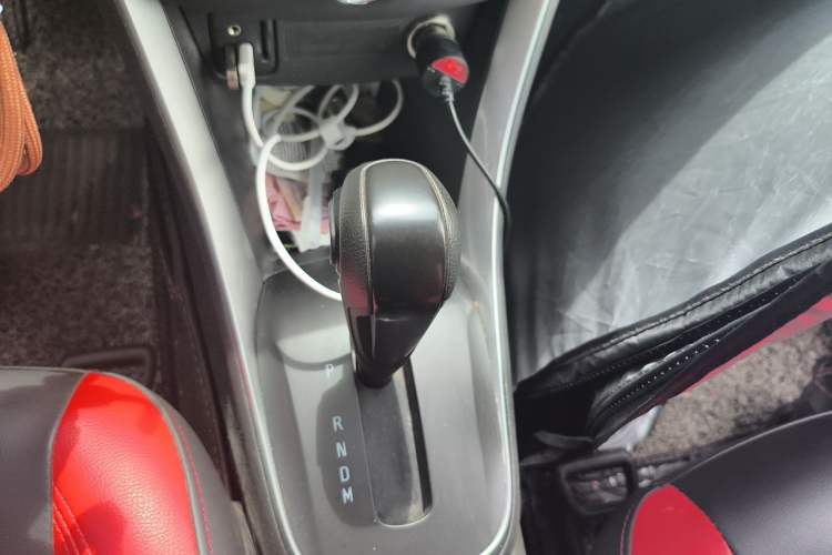 Used Chevrolet Trax 2018 330T Automatic Two-Wheel Drive Elite Model Gear Lever