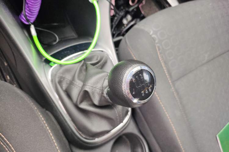 Used Chevrolet Trax 2018 330T Manual Transmission Two-Wheel Drive Comfort Version Gear Lever