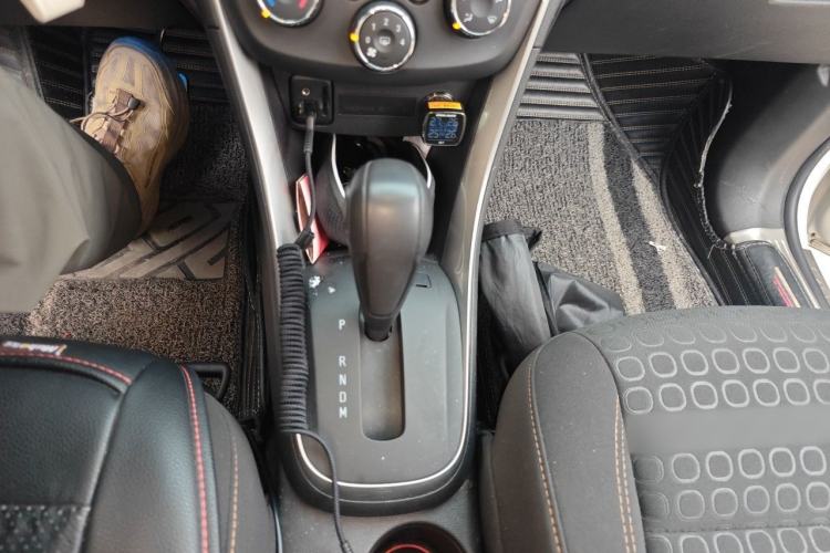 Used Chevrolet Trax 2018 330T Automatic Two-Wheel Drive Elite Model Gear Lever