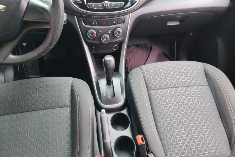 Used Chevrolet Trax 2018 330T Automatic Two-Wheel Drive Elite Model Gear Lever