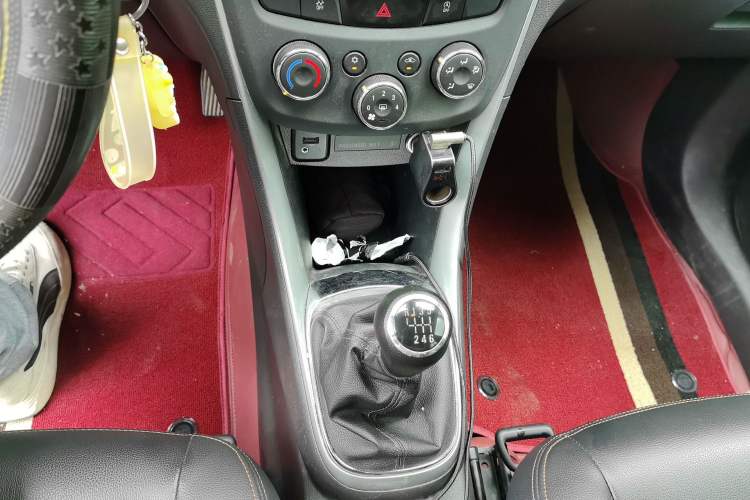 Used Chevrolet Trax 2018 330T Manual Transmission Two-Wheel Drive Comfort Version Gear Lever