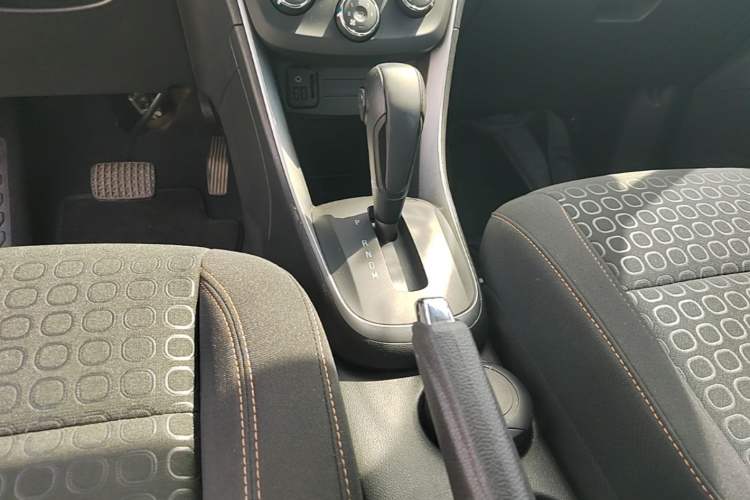 Used Chevrolet Trax 2018 330T Automatic Two-Wheel Drive Elite Model Gear Lever