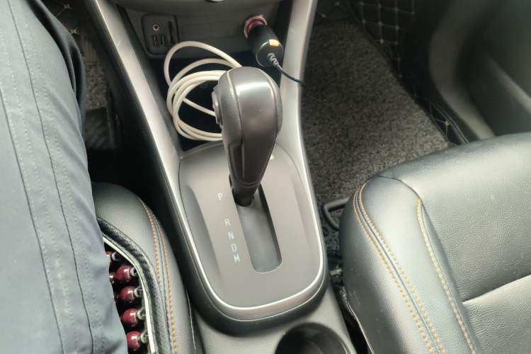 Used Chevrolet Trax 2018 330T Automatic Two-Wheel Drive Elite Model Gear Lever