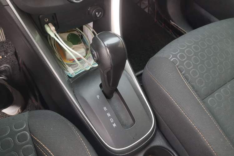 Used Chevrolet Trax 2018 330T Automatic Two-Wheel Drive Elite Model Gear Lever