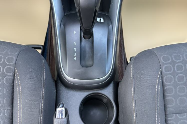 Used Chevrolet Trax 2018 330T Automatic Two-Wheel Drive Elite Model Gear Lever