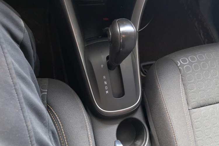 Used Chevrolet Trax 2018 330T Automatic Two-Wheel Drive Elite Model Gear Lever