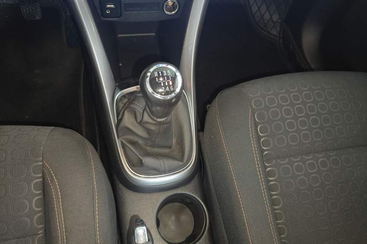 Used Chevrolet Trax 2018 330T Manual Transmission Two-Wheel Drive Comfort Version Gear Lever