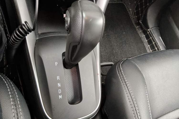Used Chevrolet Trax 2018 330T Automatic Two-Wheel Drive Elite Model Gear Lever