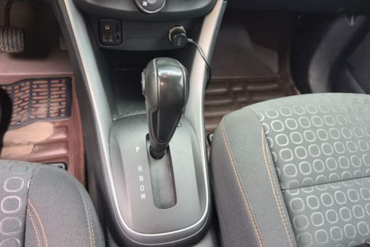 Used Chevrolet Trax 2018 330T Automatic Two-Wheel Drive Elite Model Gear Lever