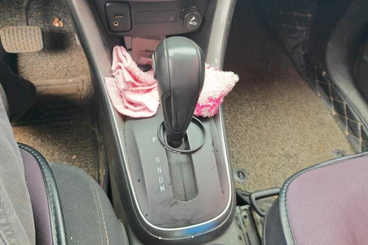 Used Chevrolet Trax 2018 330T Automatic Two-Wheel Drive Elite Model Gear Lever