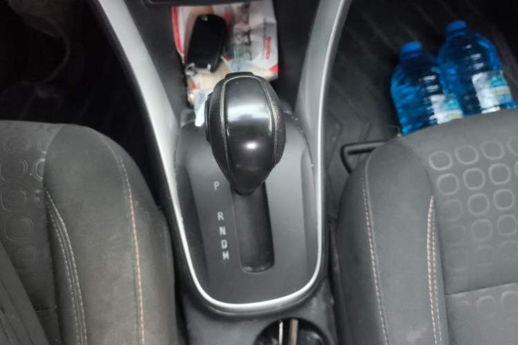 Used Chevrolet Trax 2018 330T Automatic Two-Wheel Drive Elite Model Gear Lever