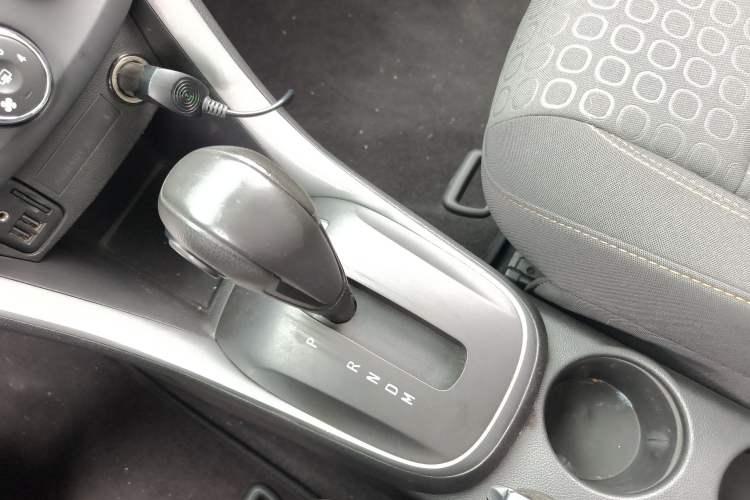 Used Chevrolet Trax 2018 330T Automatic Two-Wheel Drive Elite Model Gear Lever