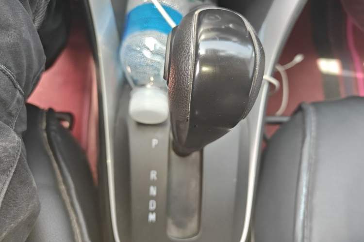 Used Chevrolet Trax 2018 330T Automatic Two-Wheel Drive Elite Model Gear Lever