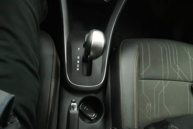 Used Chevrolet Trax 2018 330T Automatic Two-Wheel Drive Luxury Model Gear Lever