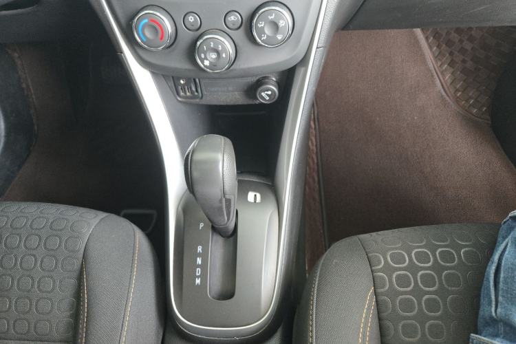 Used Chevrolet Trax 2018 330T Automatic Two-Wheel Drive Elite Model Gear Lever