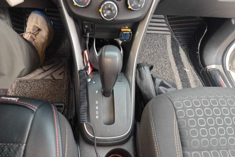 Used Chevrolet Trax 2018 330T Automatic Two-Wheel Drive Elite Model Gear Lever