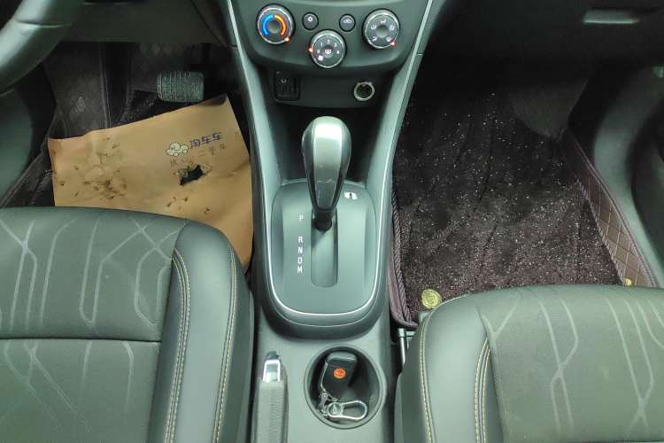 Used Chevrolet Trax 2018 330T Automatic Two-Wheel Drive Luxury Model Gear Lever
