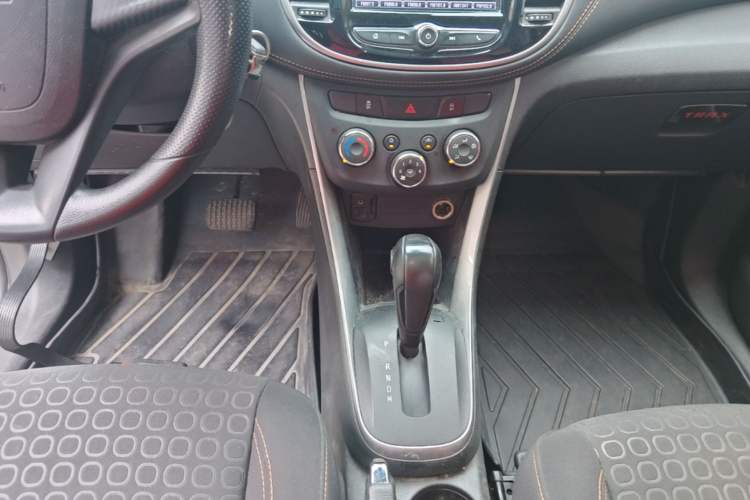 Used Chevrolet Trax 2018 330T Automatic Two-Wheel Drive Elite Model Gear Lever